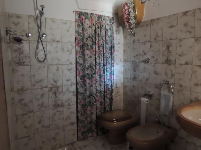 Image No.16-1 Bed Property for sale