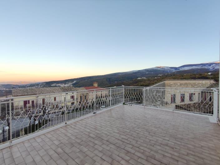 Image No.1-2 Bed House for sale