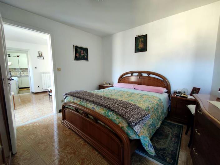 Image No.9-2 Bed House for sale