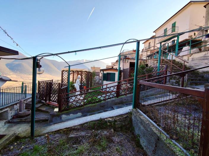 Image No.17-2 Bed House for sale