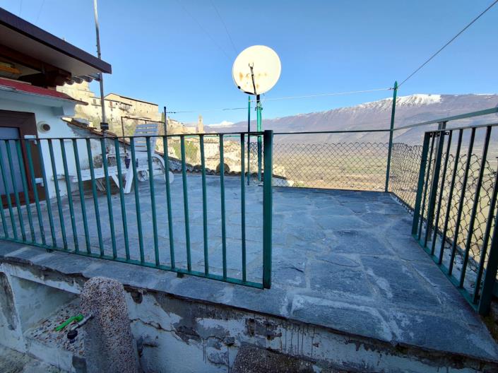 Image No.5-2 Bed House for sale