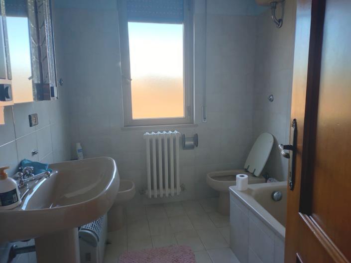 Image No.18-4 Bed Country House for sale