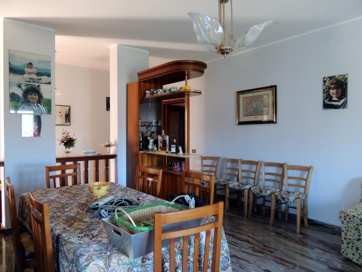 Image No.11-4 Bed Country House for sale