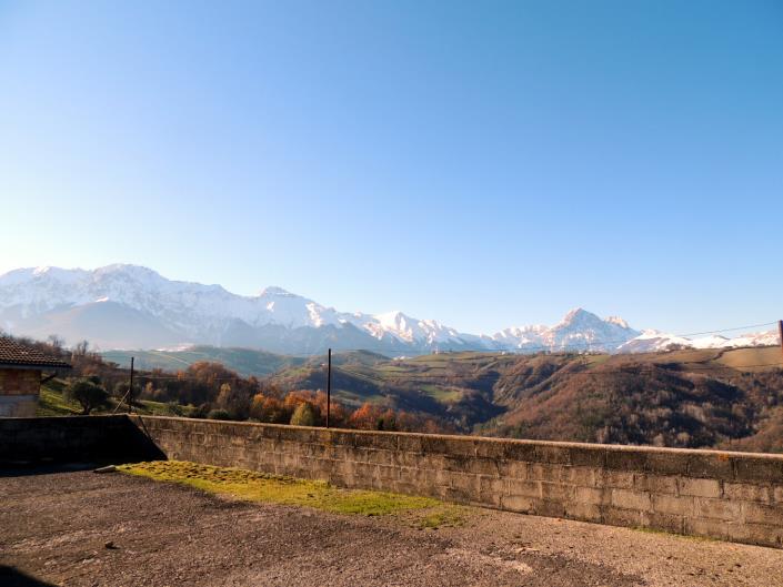 Image No.2-4 Bed Country House for sale