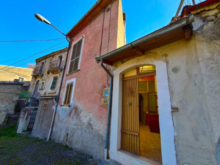 Image No.1-2 Bed Villa / Detached for sale