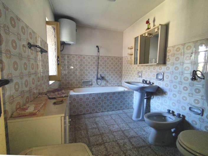 Image No.13-2 Bed Villa / Detached for sale