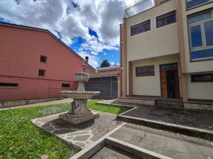 Image No.5-Villa / Détaché de 5 chambres à vendre à Raiano