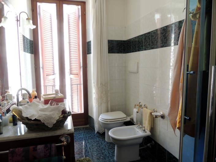 Image No.18-4 Bed House for sale