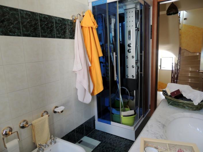 Image No.17-4 Bed House for sale