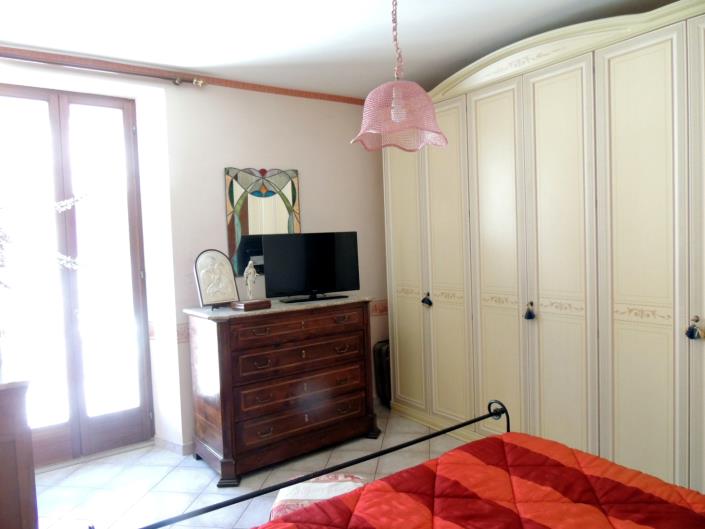 Image No.20-4 Bed House for sale