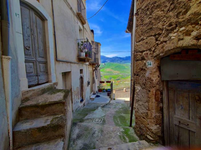 Image No.2-Maison / Villa de 3 chambres à vendre à Tocco da Casauria