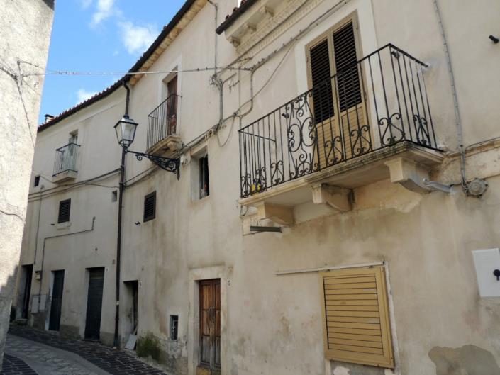 Image No.1-2 Bed House for sale