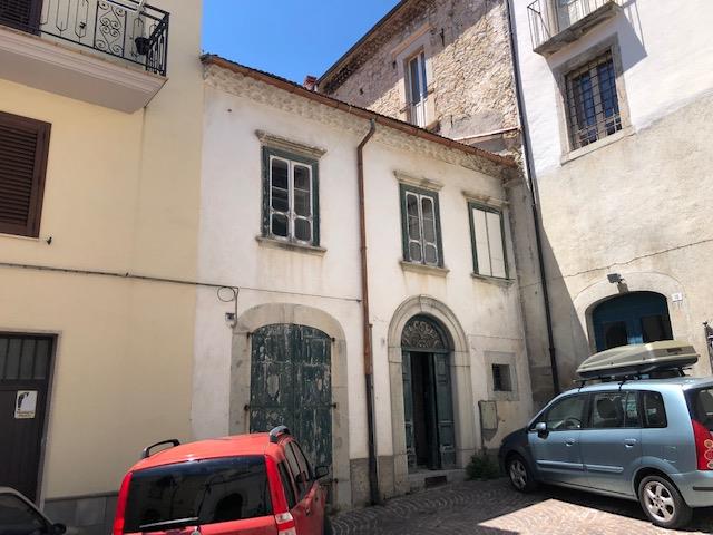 Image No.2-4 Bed House for sale