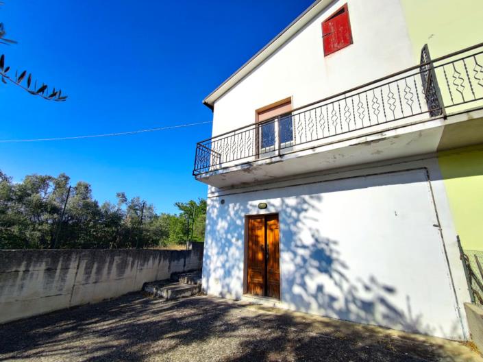 Image No.3-3 Bed Country House for sale