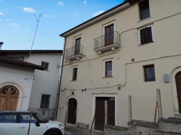 5 Bed Cottage for sale