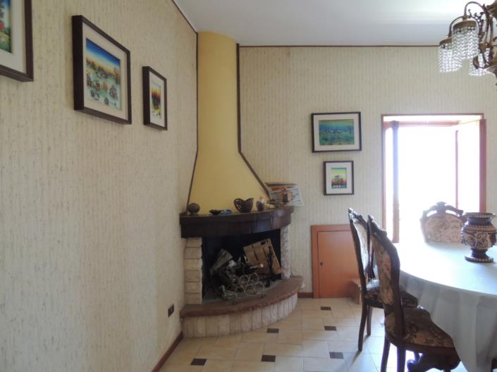 Image No.8-3 Bed Townhouse for sale