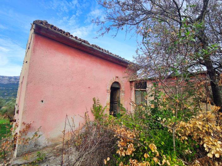 Image No.10-4 Bed Country House for sale