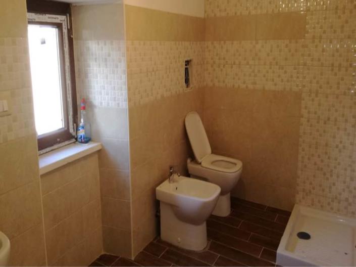 Image No.10-3 Bed House for sale