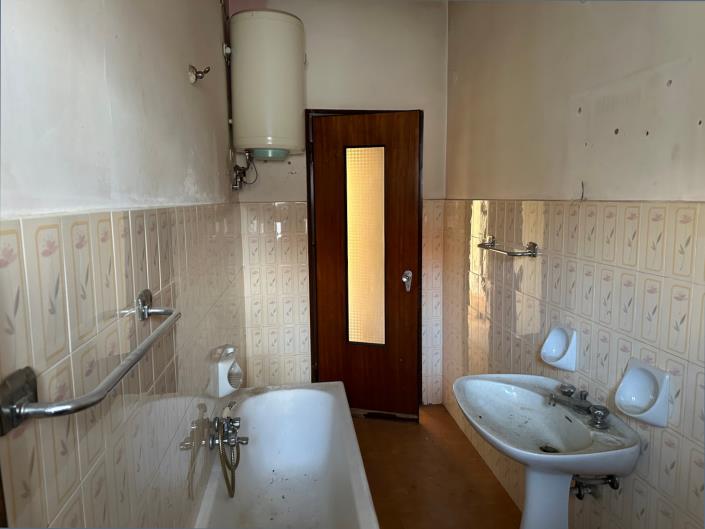 Image No.18-2 Bed Property for sale