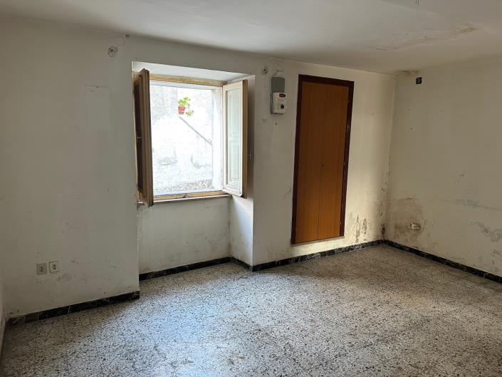 Image No.17-2 Bed Property for sale