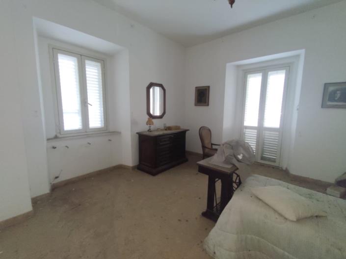 Image No.25-2 Bed Property for sale