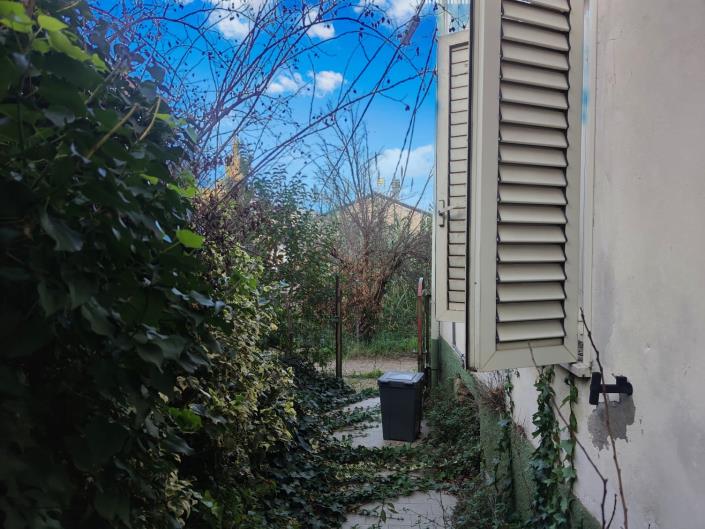 Image No.9-2 Bed Property for sale