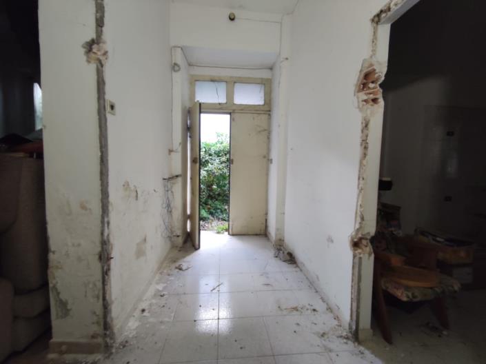 Image No.12-2 Bed Property for sale