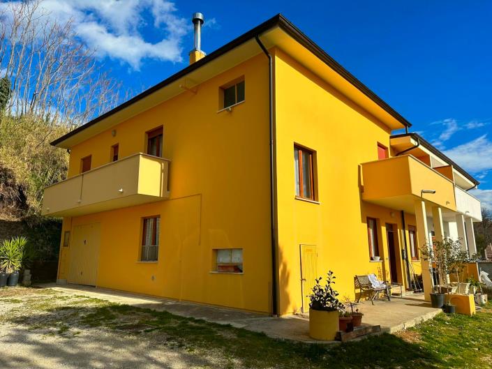Image No.1-Propriété de 3 chambres à vendre à Atri