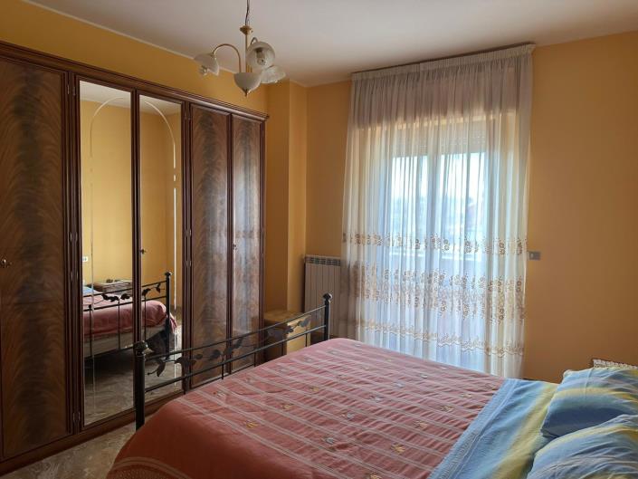 Image No.22-3 Bed Property for sale