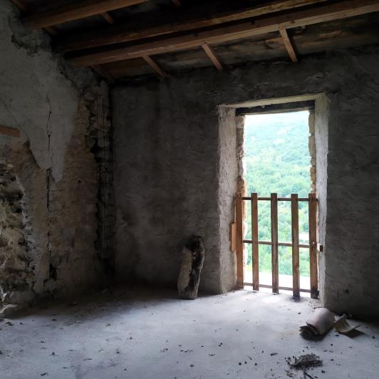 Image No.12-2 Bed Property for sale