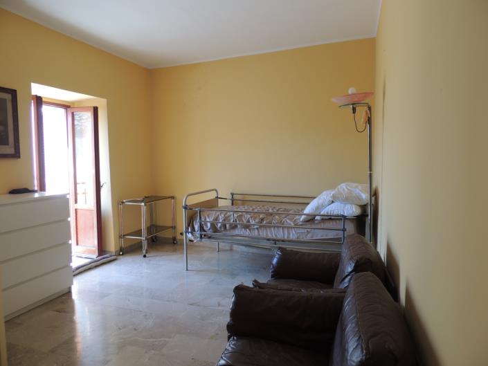 Image No.8-6 Bed House for sale