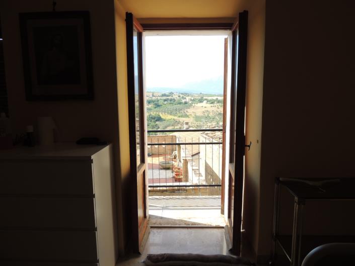 Image No.15-6 Bed House for sale