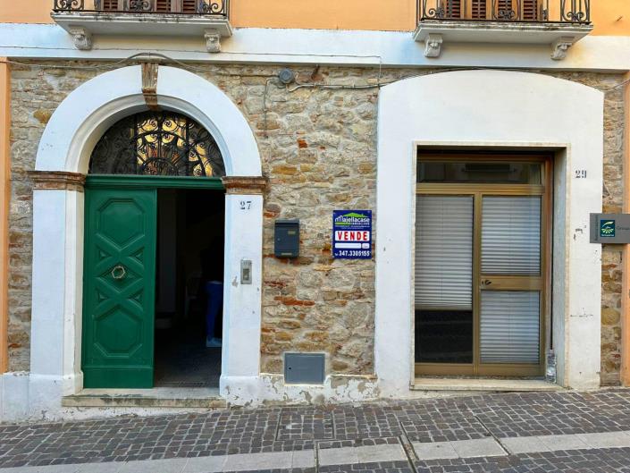 Image No.1-6 Bed House for sale