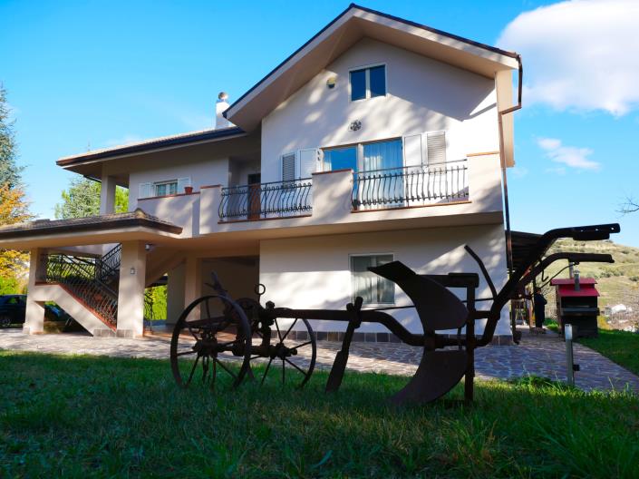 Image No.1-4 Bed Villa for sale