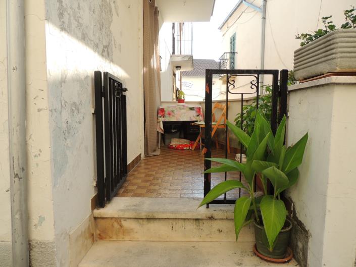 Image No.4-2 Bed Property for sale