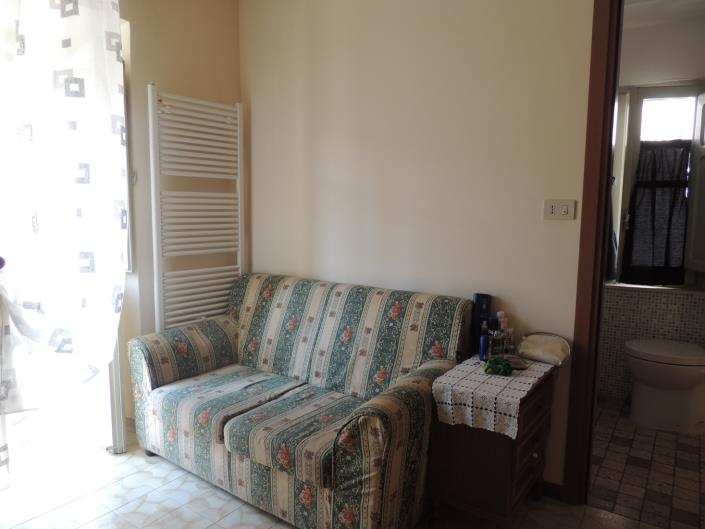 Image No.12-2 Bed Property for sale