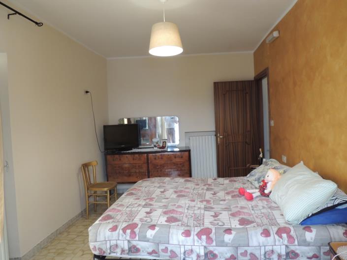 Image No.21-2 Bed Property for sale