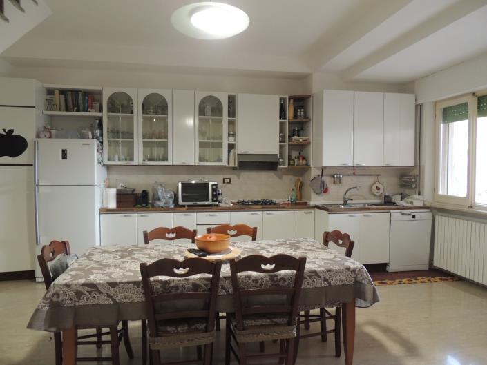 Image No.5-2 Bed Property for sale