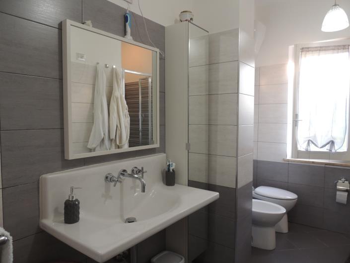 Image No.14-2 Bed Property for sale