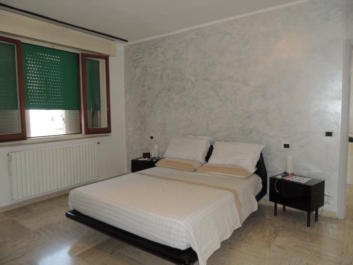 Image No.15-2 Bed Property for sale