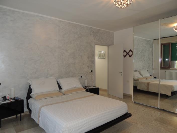 Image No.16-2 Bed Property for sale