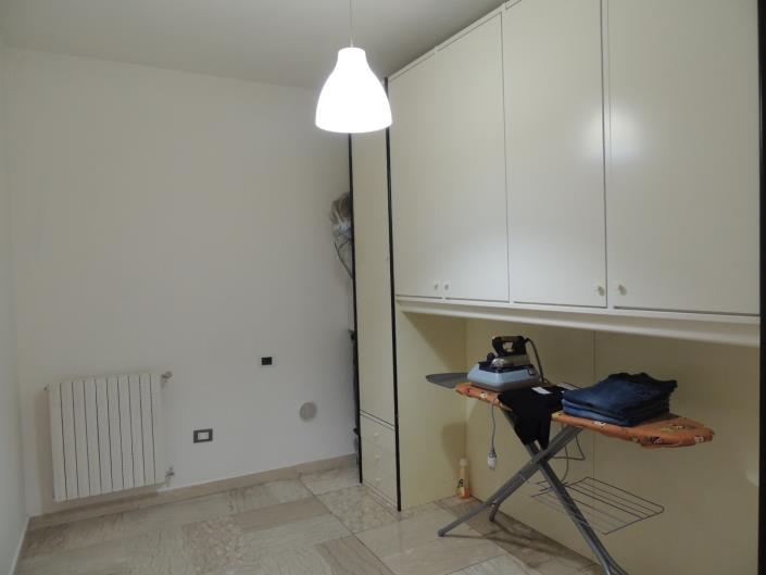 Image No.20-2 Bed Property for sale