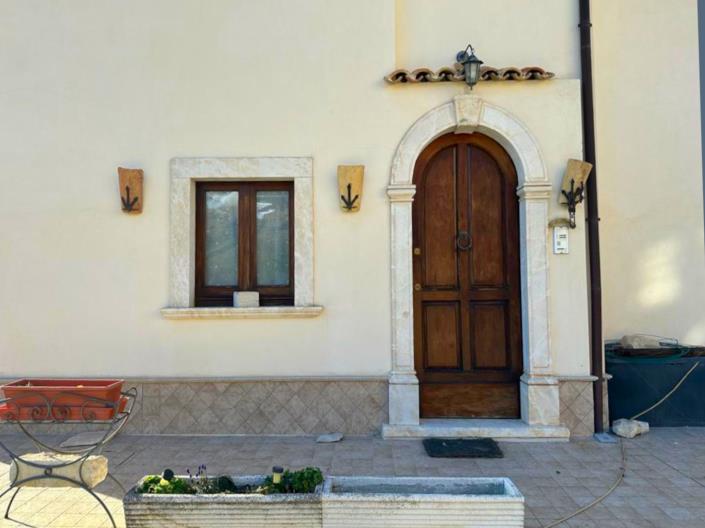 Image No.10-2 Bed Villa / Detached for sale