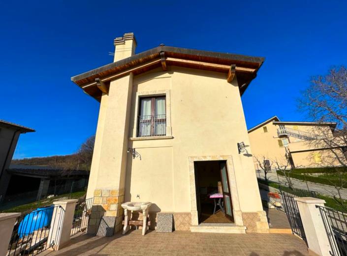 Image No.4-2 Bed Villa / Detached for sale