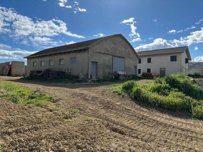 Image No.7-4 Bed Country House for sale