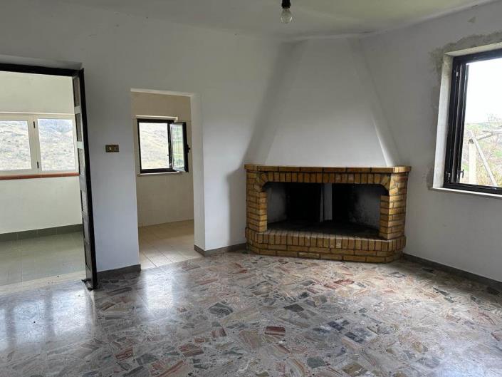 Image No.11-4 Bed Country House for sale