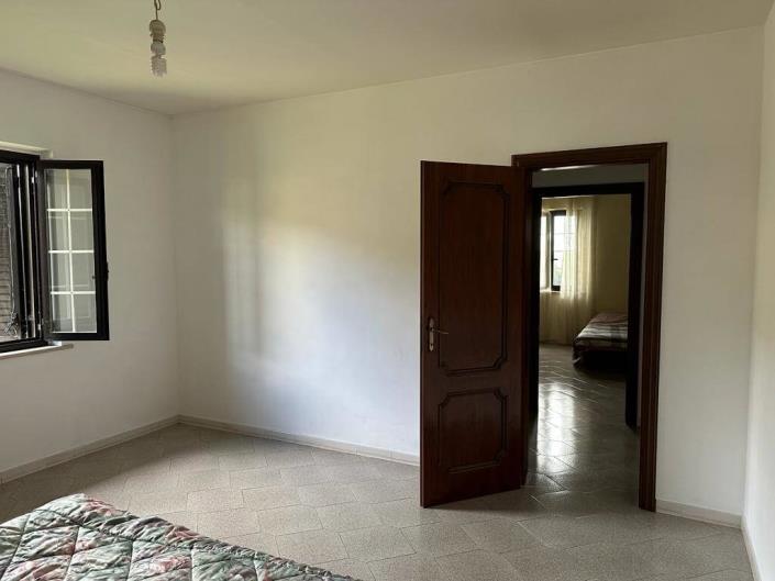 Image No.18-4 Bed Country House for sale