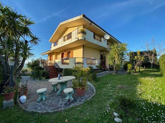 Image No.1-5 Bed Villa / Detached for sale