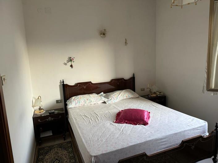 Image No.15-2 Bed Property for sale