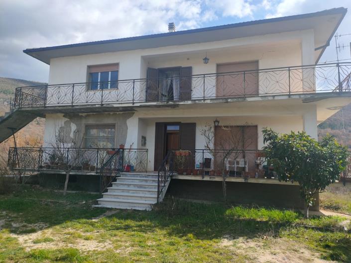 Image No.2-Villa / Détaché de 5 chambres à vendre à Molina Aterno